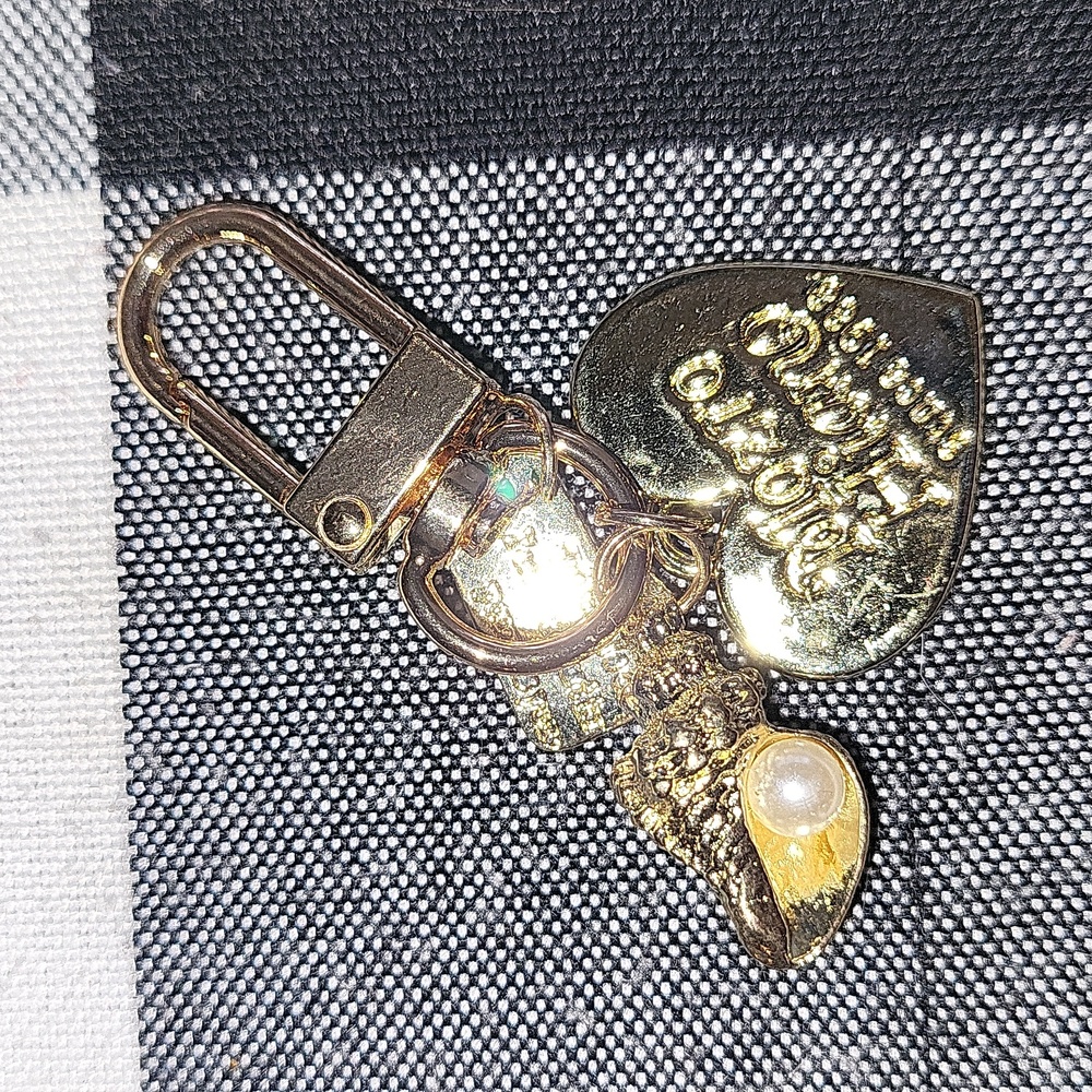 BAG CHARM CONCH SHELL